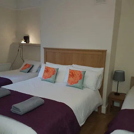 Leeds Cowper House Serviced