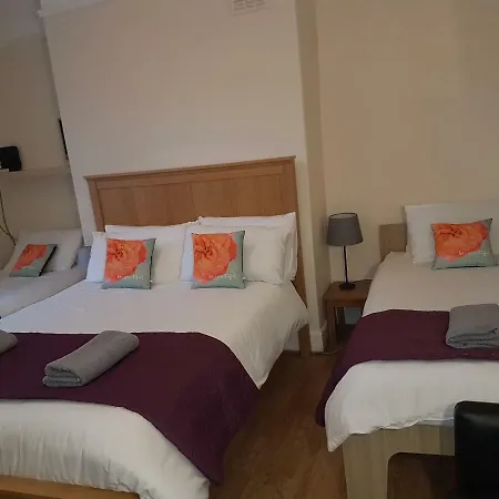 Leeds Cowper House Serviced *